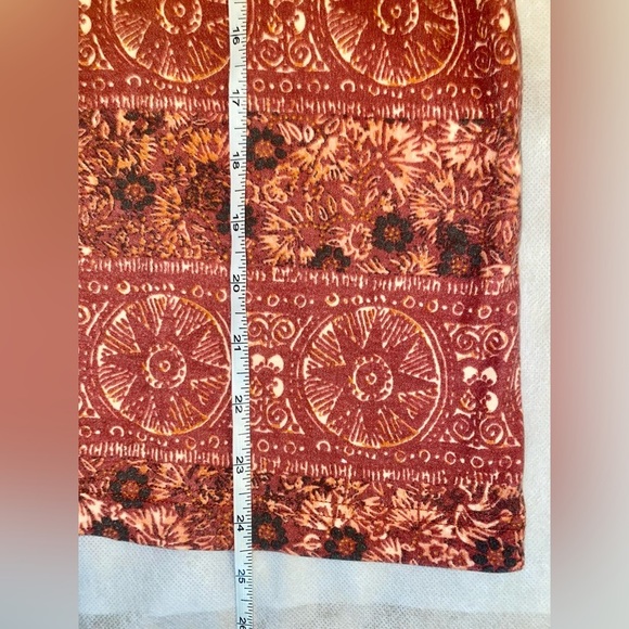 Red Patterned Short Sleeve Top - Picture 5 of 5